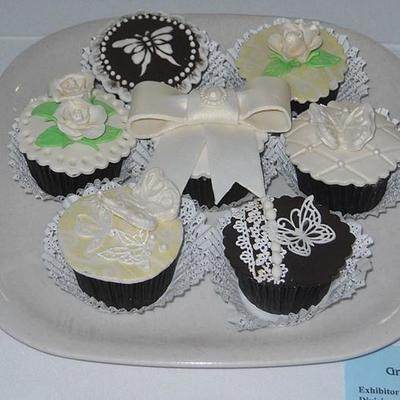 Bow cupcakes - Cake by Pam1727