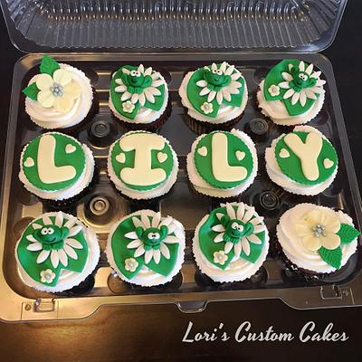 Feelin' froggy cupcakes - Cake by Lori Mahoney (Lori's Custom Cakes) 