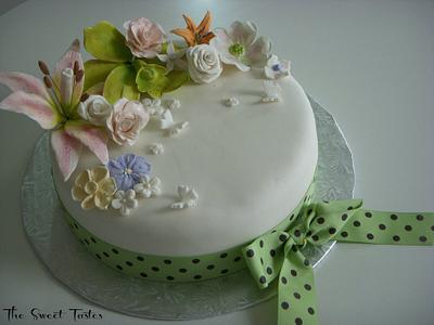 Flowers birthday cake - Cake by thesweettastes