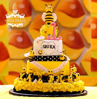 Bumble Bee - Cake by annabakes