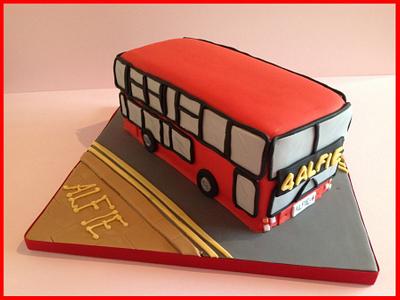 Double decker bus - Cake by Carolyn