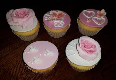 Lovely Cupcakes. - Cake by Pluympjescake