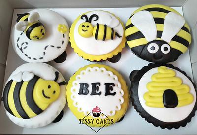 Bee cupcakes  - Cake by Jessy cakes