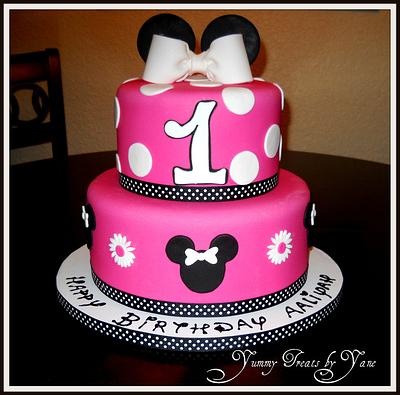 Minnie Mouse Cake! - Cake by YummyTreatsbyYane