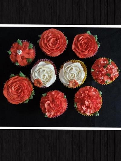 Floral buttercream cakes - Cake by Crescentcakes