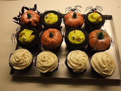 Halloween Cupcakes - Cake by Amanda Watson