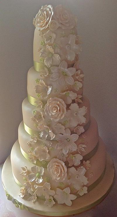 Wedding cake - Cake by Alison's Bespoke Cakes