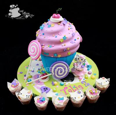 Hello Kitty Giant Cupcake - Cake by Sweet Treasures (Ann)