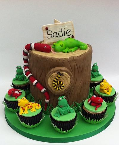 Reptile themed cake and cupcakes - Cake by Lolobo72