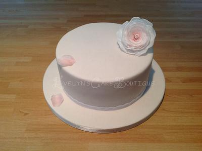 No fuss paper rose - Cake by Evelynscakeboutique