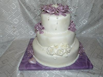 Svadobna tortička bielo-fialova... - Cake by Adriana