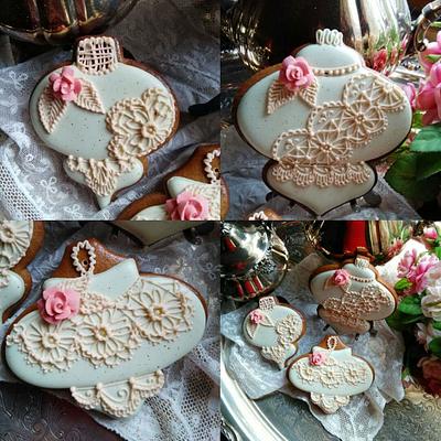 Ornaments and roses  - Cake by Teri Pringle Wood