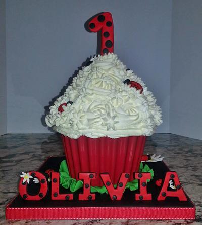 Ladybug Giant Cupcake Cake - Cake by Enza - Sweet-E