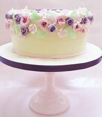Vintage shades of lilac and pink - Cake by Roo's Little Cake Parlour
