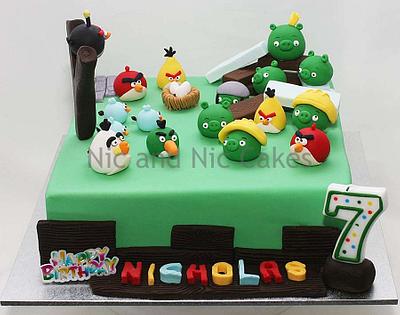 Angry Bird Cake - Cake by nicnniccakes