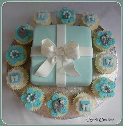 Tiffany Style box Cake & cupcakes - Cake by Cupcakecreations