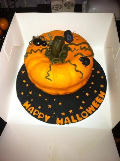 Beginner baker Halloween cake  - Cake by Nichola