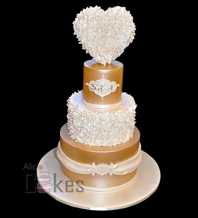 The fluffy Wedding Cake - Cake by Leesa Collins