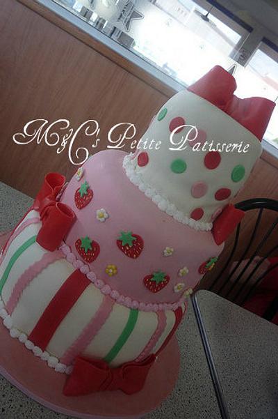 Strawberry cake  - Cake by M&C's Petite Pâtisserie