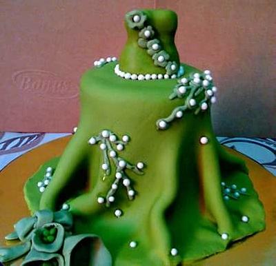 green gown - Cake by susana reyes