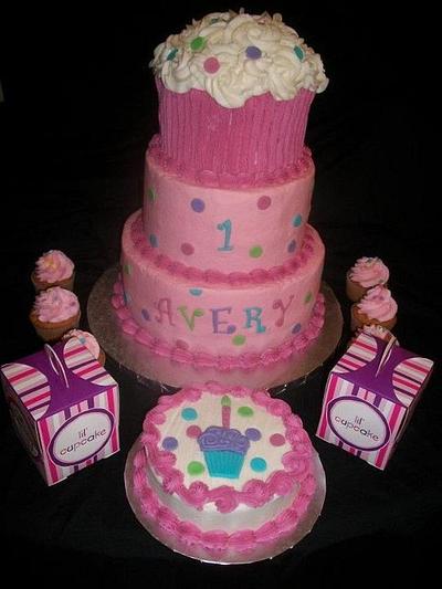 Cupcake Themed First Birthday  - Cake by caymancake