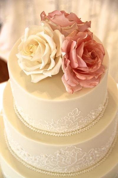 Esther's Lace - Cake by DolceLusso