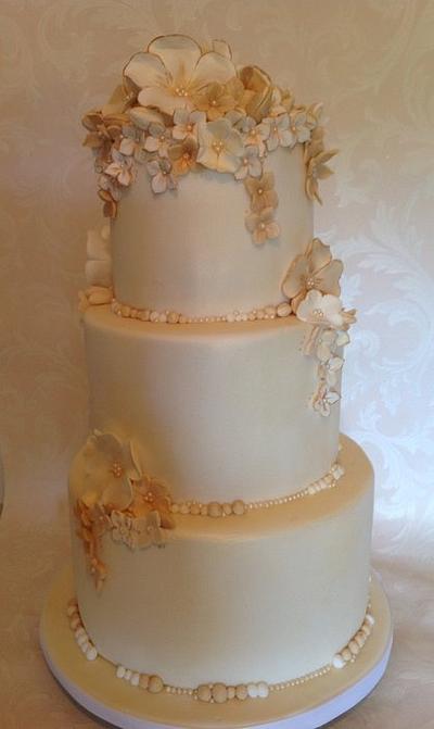 Creams n golds - Cake by Claire