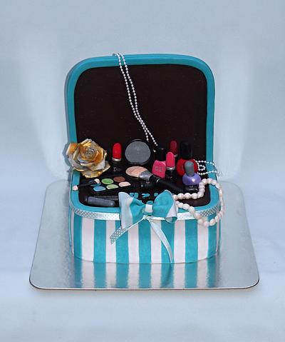 Cosmetic case   - Cake by Zuzana Bezakova