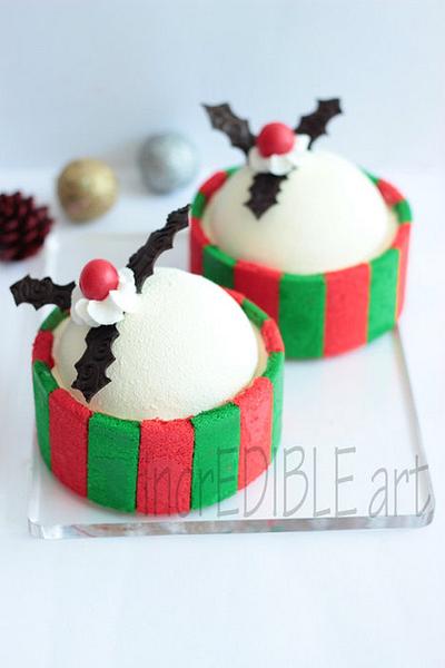 Christmasy Mistletoe Charlotte - Cake by Rumana Jaseel