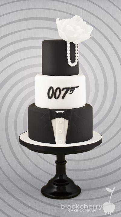 007 Wedding - Cake by Little Cherry