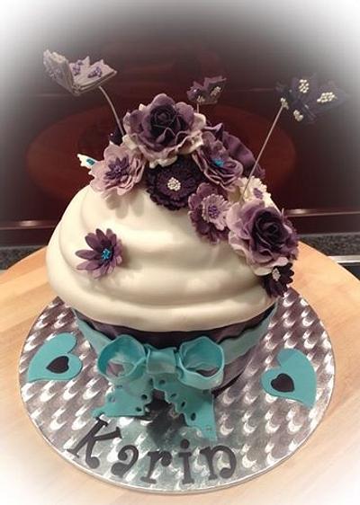 Giant Flower-Cupcake - Cake by Monika Klaudusz