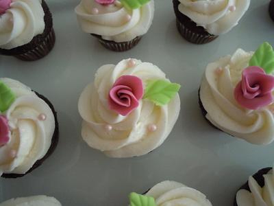 Mini cupcakes - Cake by Karen Seeley