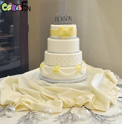 Yellow and white With rhinestones - Cake by Cakes For Fun