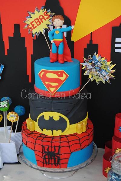 Superheroes cake - Cake by canelaencasamadrid