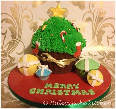 Christmas tree giant cupcake  - Cake by haley