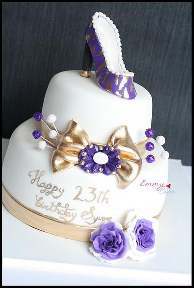 Purple shoes with big golden bow - Cake by Emmy 