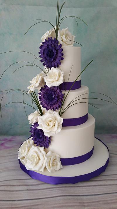 Weddingcake purple - Cake by Claudia Kapers Capri Cakes