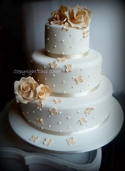wedding cake ivory rose - Cake by Francesca Morrone