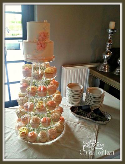 Romantic cupcake tower - Cake by Op en Top Taart