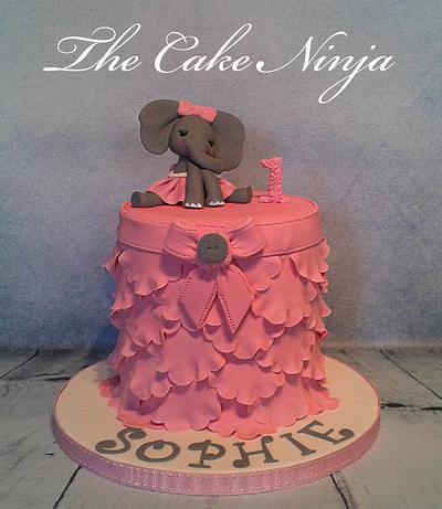 Nelly the elephant - Cake by Tiddy