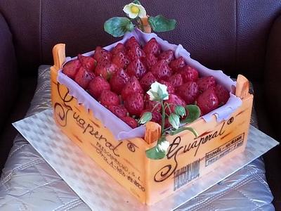 Strawberry box - Cake by Maja Motti