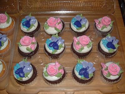 Pretty Flower Cupcakes - Cake by Jennifer C.