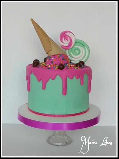 Drip cake - Cake by Maira Liboa
