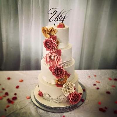 Vintage wedding cake  - Cake by Shuheila Manuel