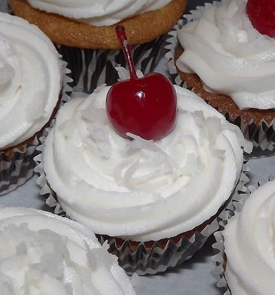 Cherry topped coconut cupcakes - Cake by RockinLayers