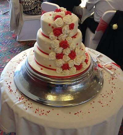 Ivory & Cream Roses Wedding Cake - Cake by Caron Eveleigh