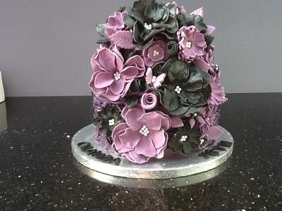 Floral creation - Cake by Gelly Bean 