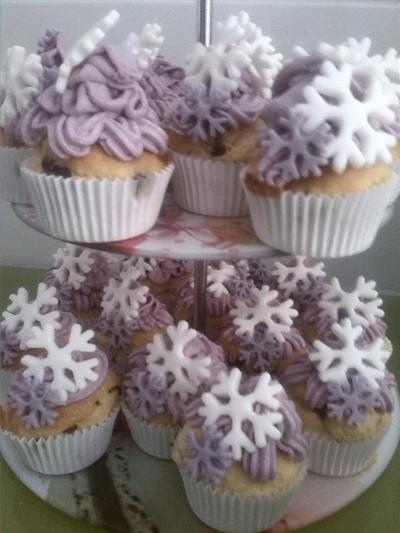 snow flakes cupcakes - Cake by Catalina Anghel azúcar'arte