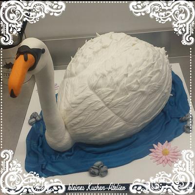 Little Swan - Cake by Kuchenatelier
