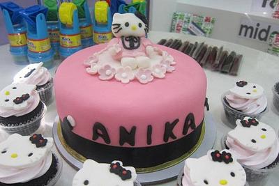Hello Kitty - Cake by FabcakeMama